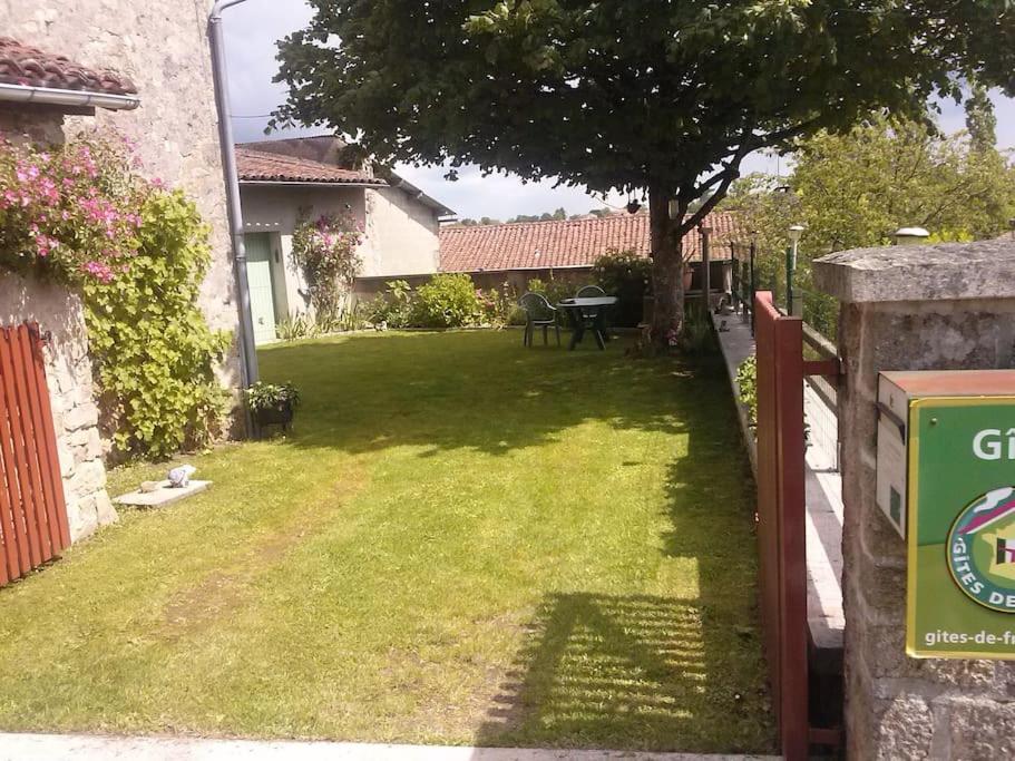 Cottage By The Chateau With Pool In National Parc Les Salles-Lavauguyon Bagian luar foto