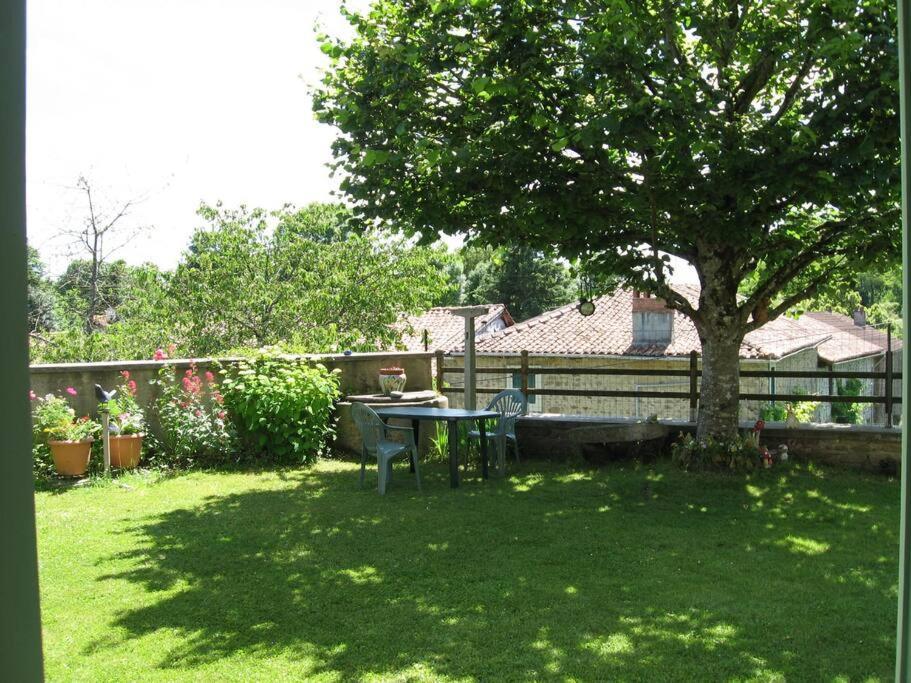 Cottage By The Chateau With Pool In National Parc Les Salles-Lavauguyon Bagian luar foto