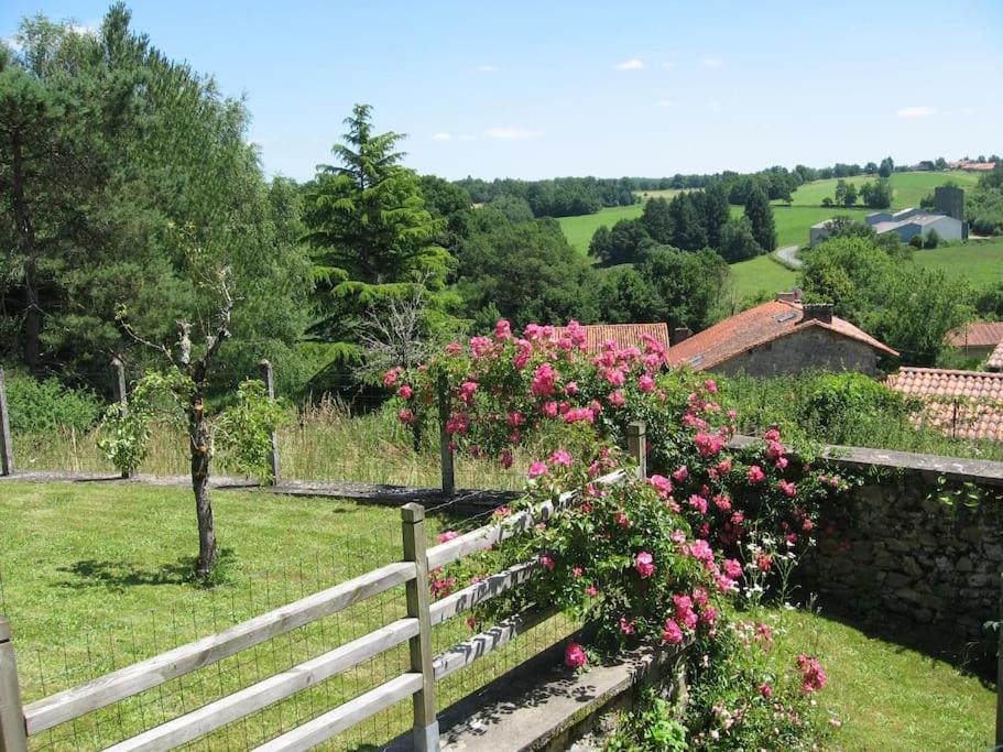 Cottage By The Chateau With Pool In National Parc Les Salles-Lavauguyon Bagian luar foto