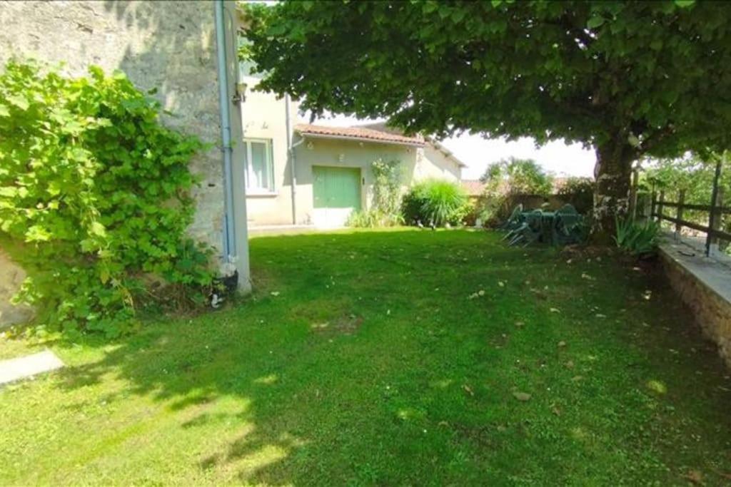 Cottage By The Chateau With Pool In National Parc Les Salles-Lavauguyon Bagian luar foto