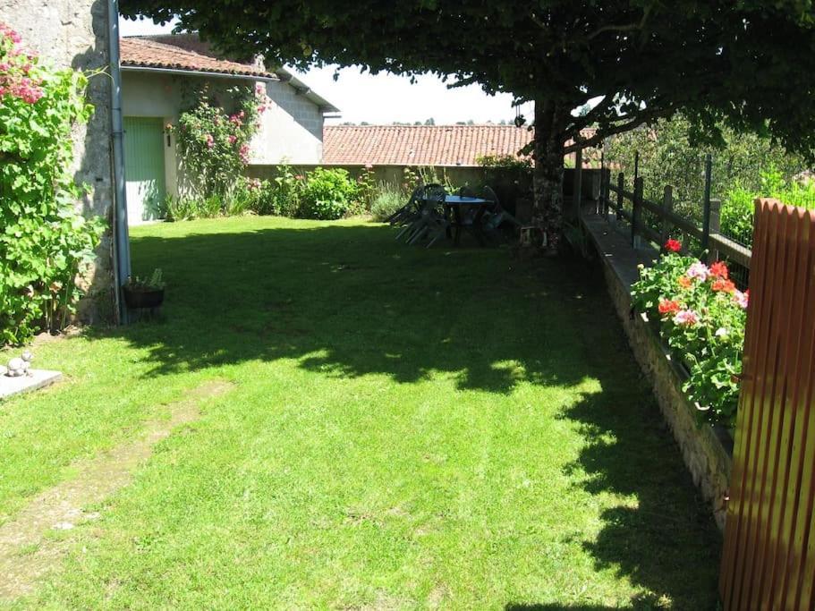 Cottage By The Chateau With Pool In National Parc Les Salles-Lavauguyon Bagian luar foto