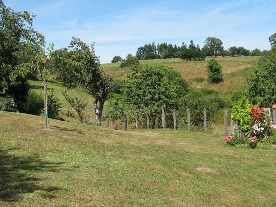 Cottage By The Chateau With Pool In National Parc Les Salles-Lavauguyon Bagian luar foto