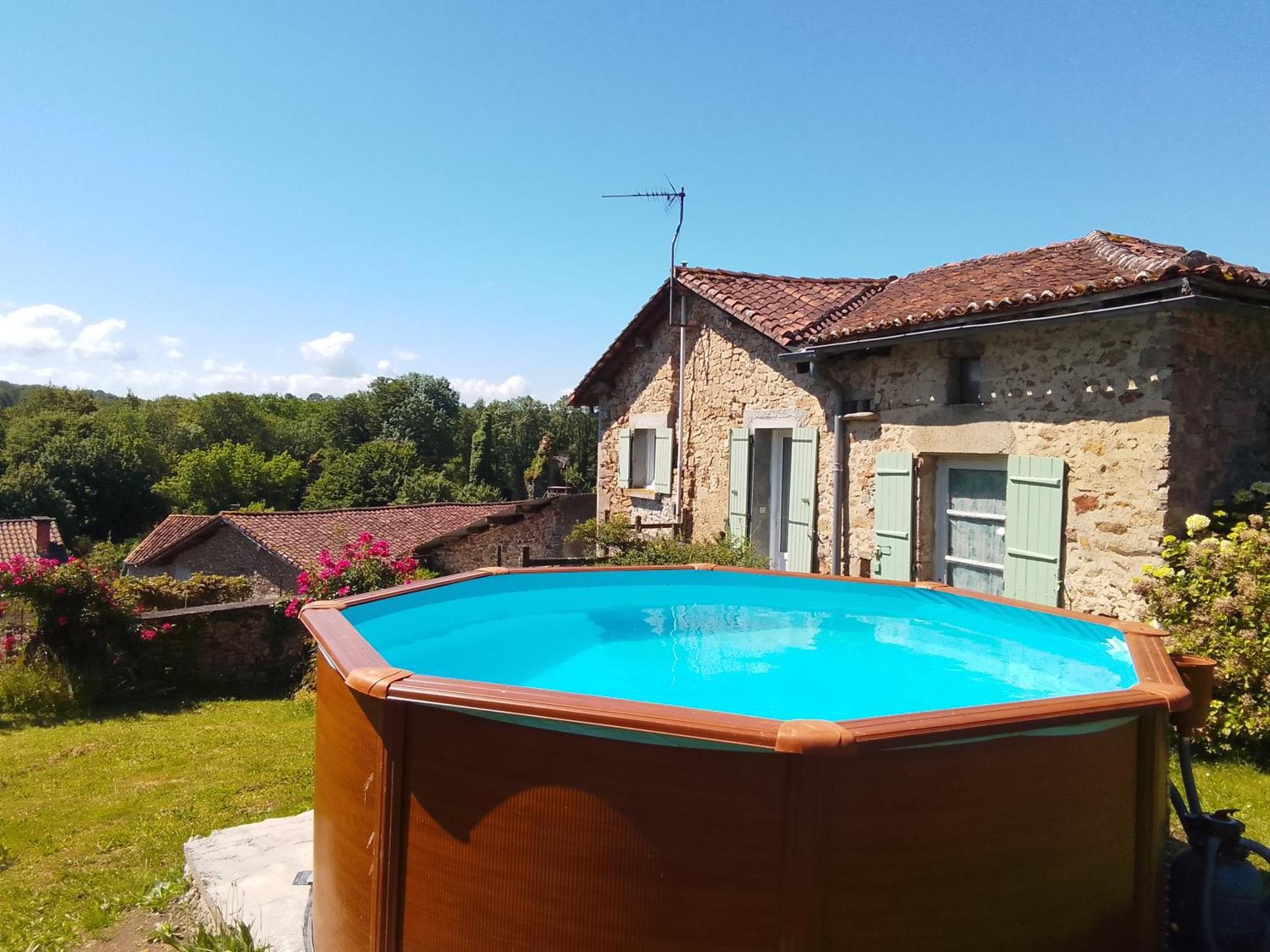Cottage By The Chateau With Pool In National Parc Les Salles-Lavauguyon Bagian luar foto
